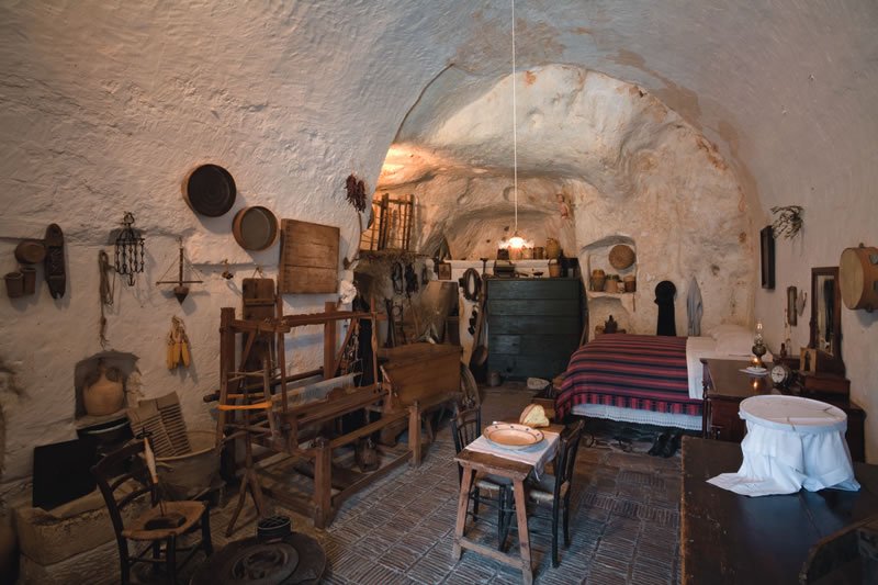 Storica Casa Grotta di Vico Solitario – Sassi
